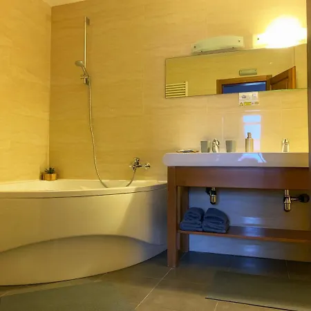 A 7 - Avenue 7 3* פרשוב