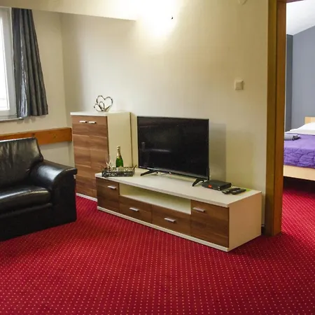 A 7 - Avenue 7 בית הארחה